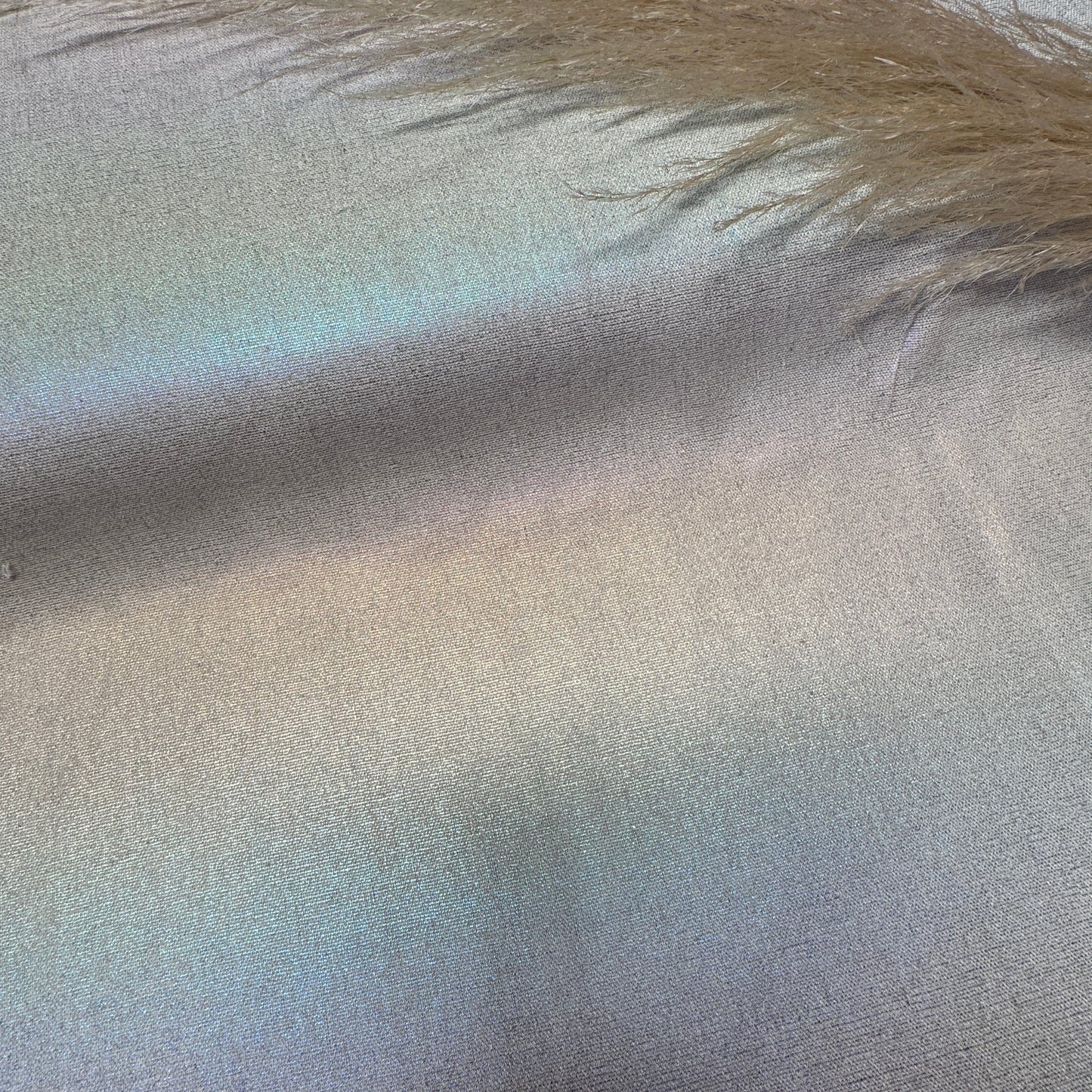 Reststück schimmernder Regenbogen Leinenstoff 2M (Leinen)